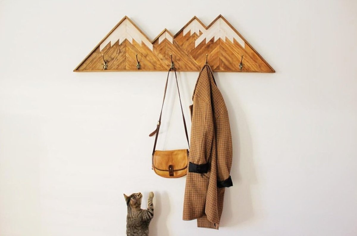 Красивые вешалки из дерева