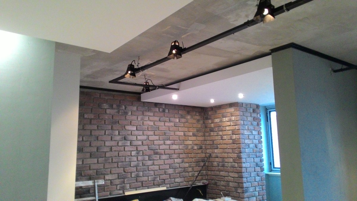 Потолочный плинтус в стиле лофт