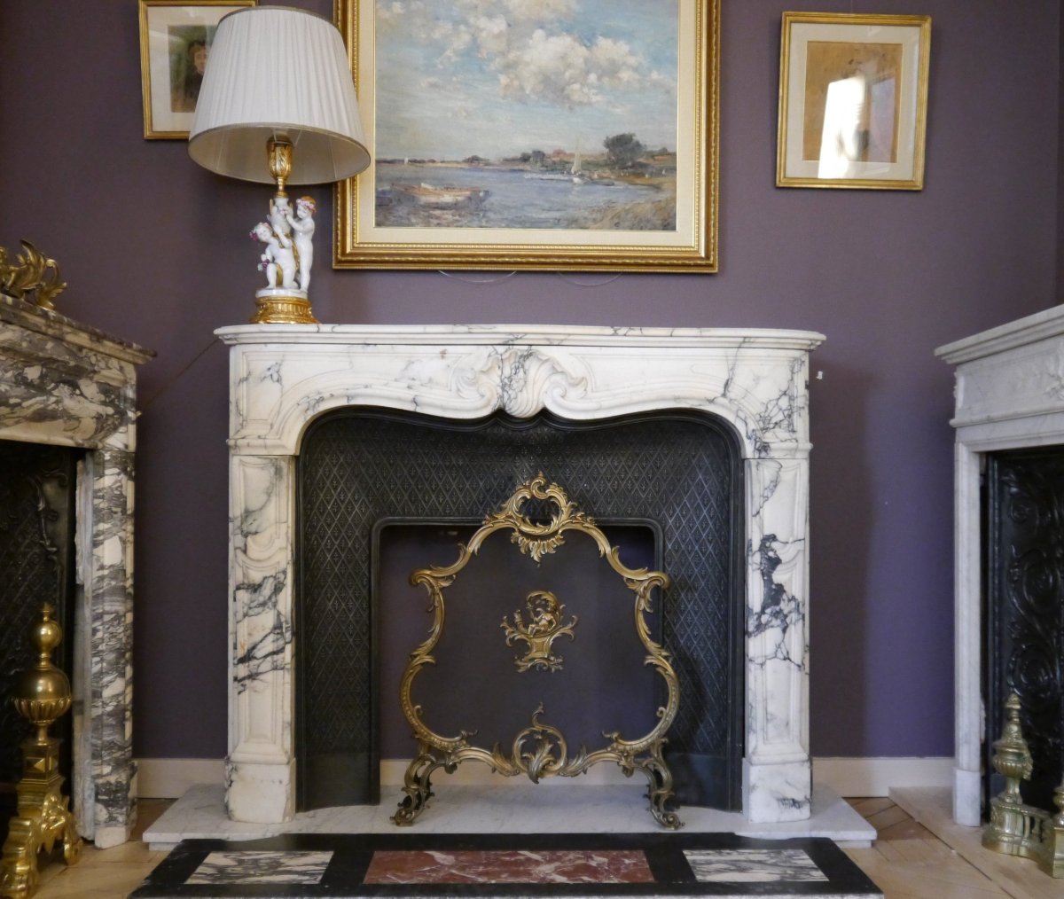 Камин из каррарского мрамора