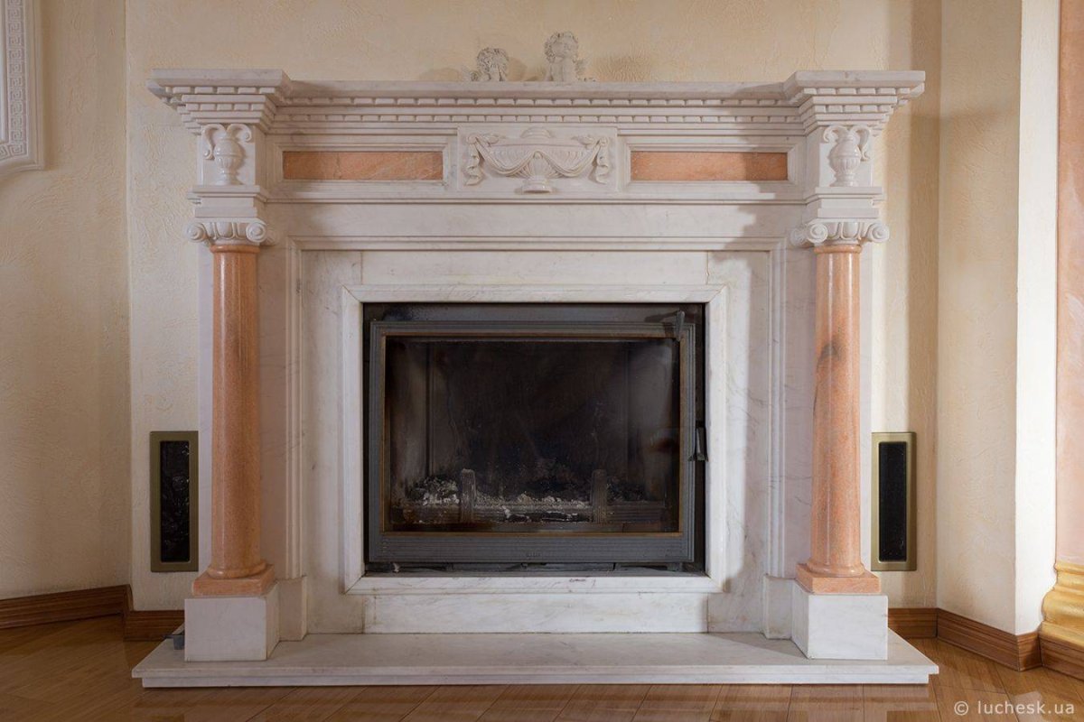 Камин из голубого мрамора