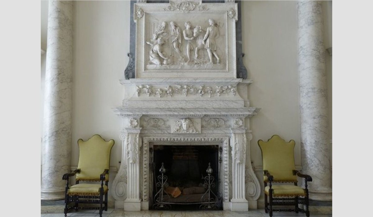 Зал камин из мрамора интерьер