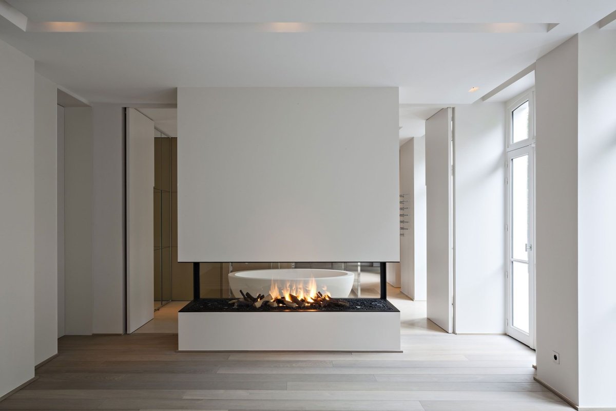 Биокамин в перегородке