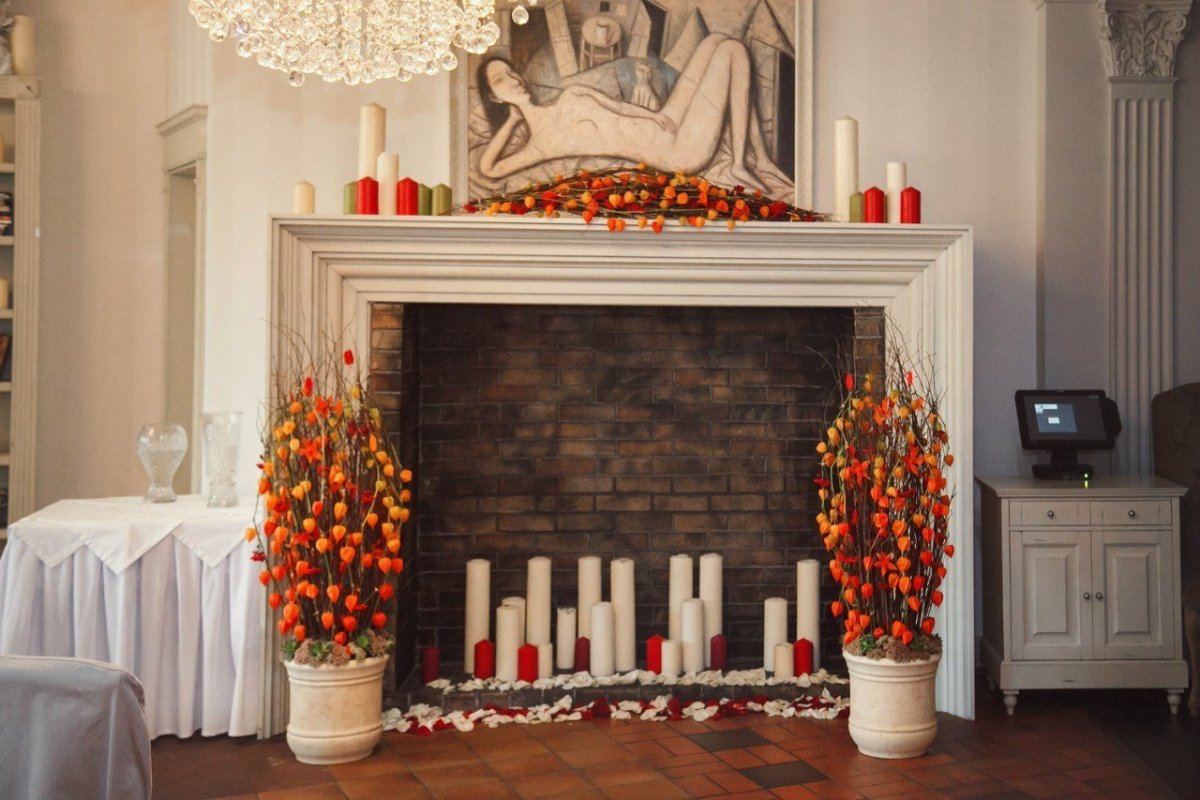 Камин в весеннем стиле