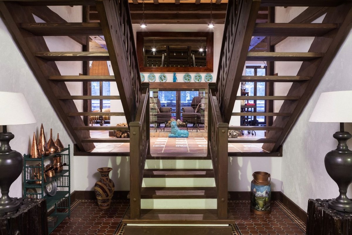Лестница в стиле Шале