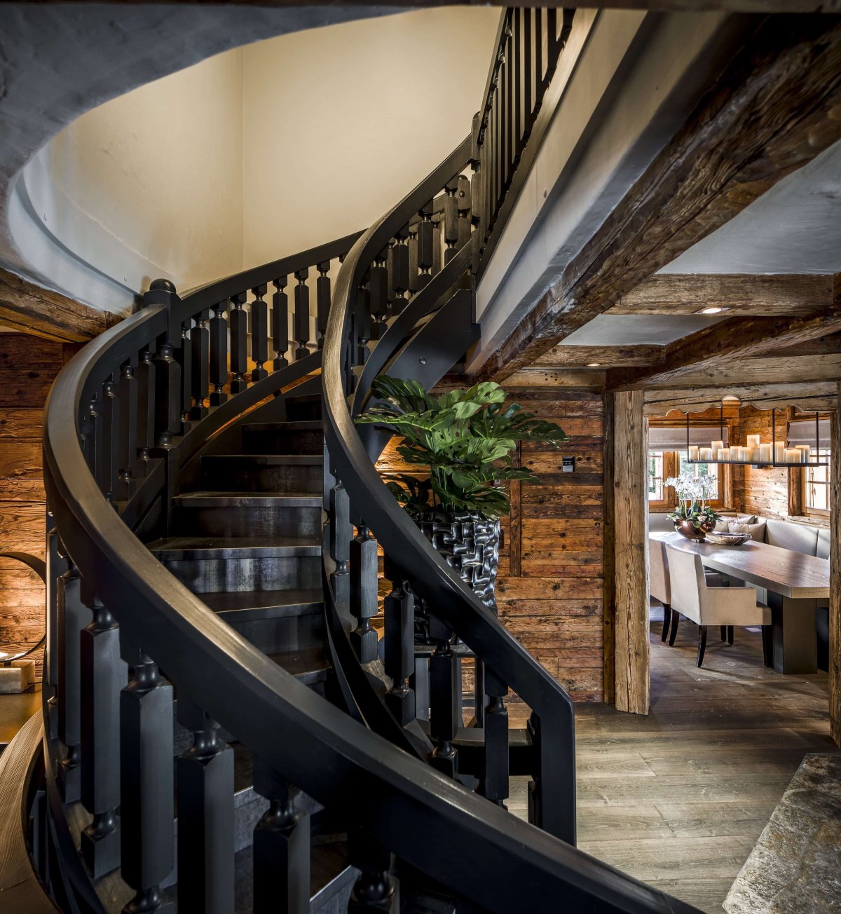 Лестница в интерьере Шале