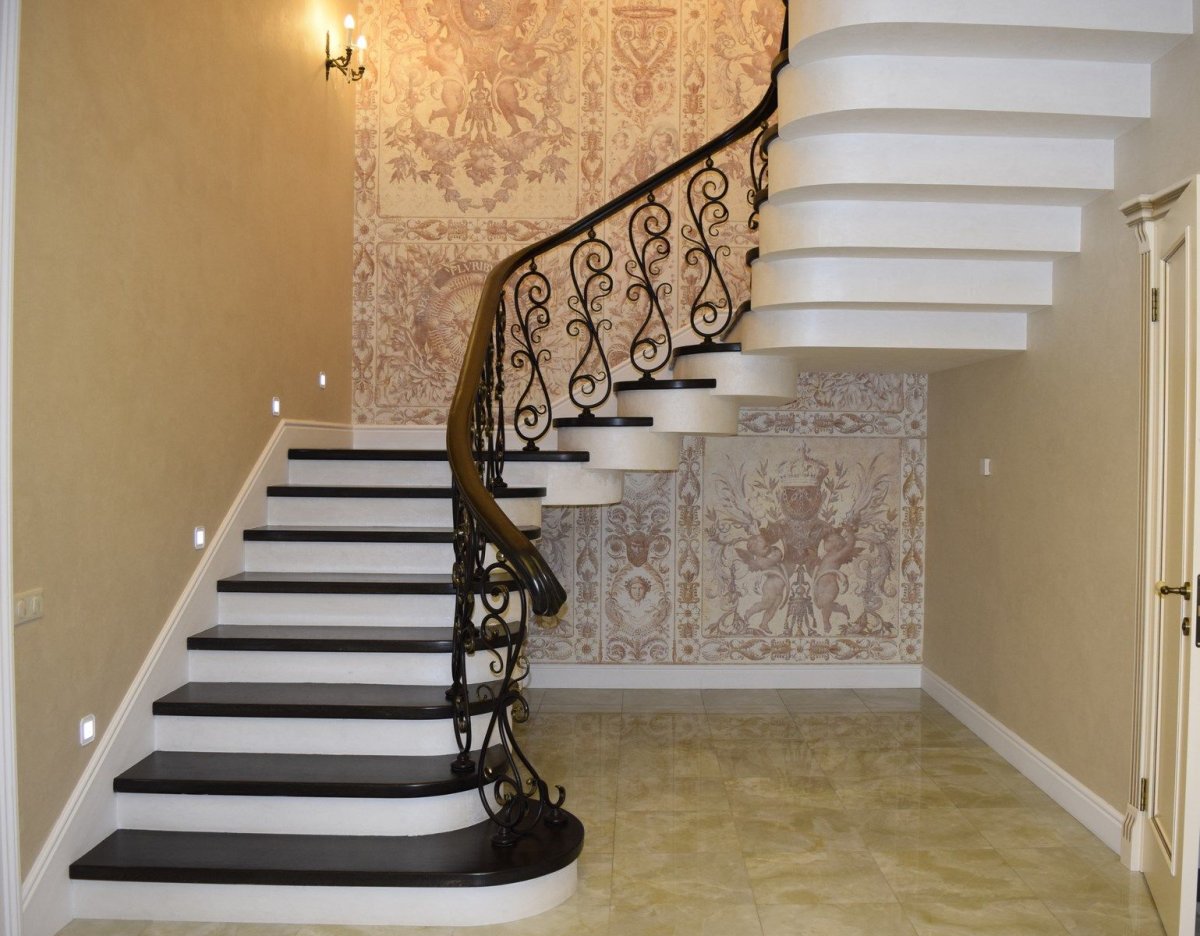 Отделка лестницы из бетона в частном доме