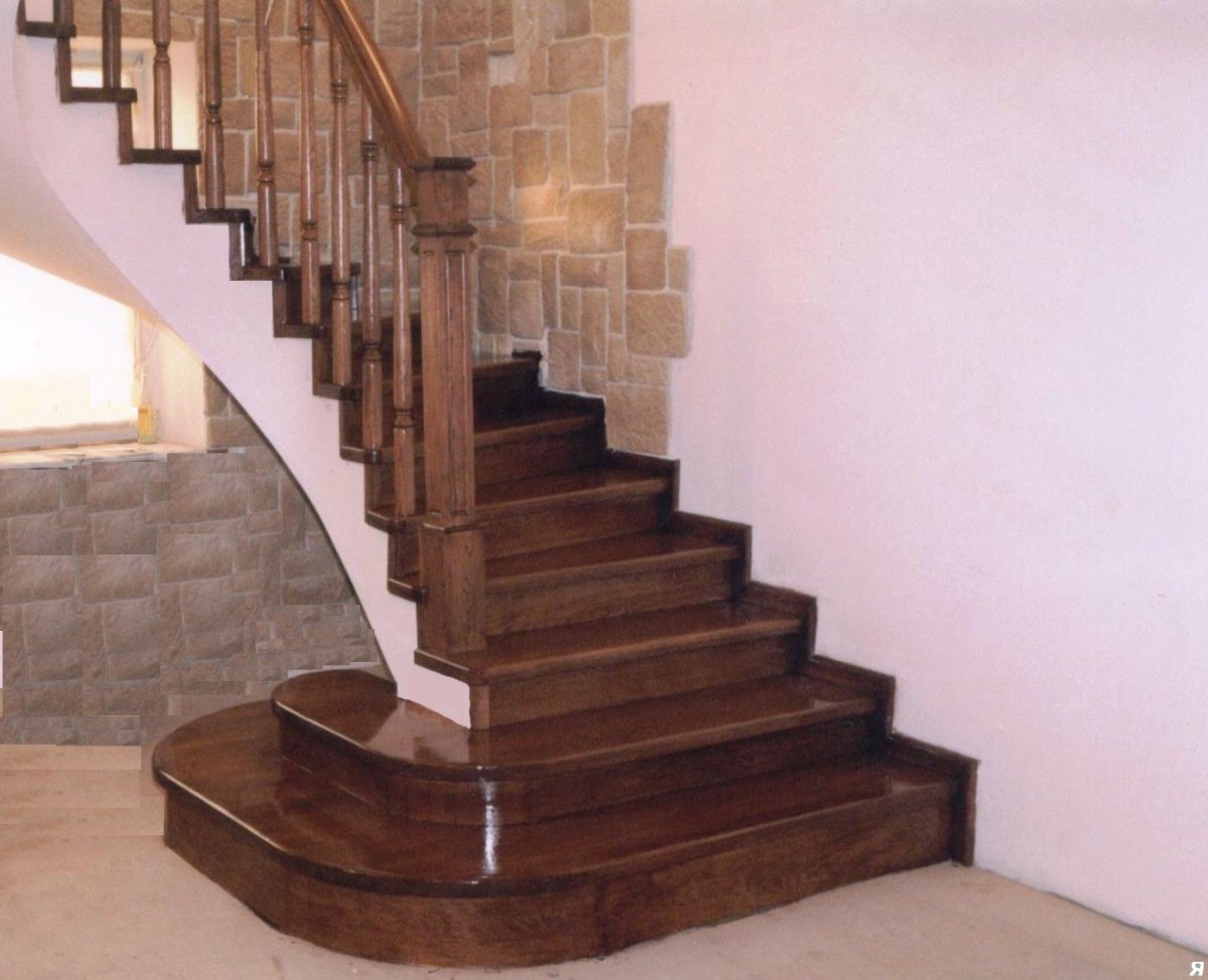 Лестница монолит с деревом