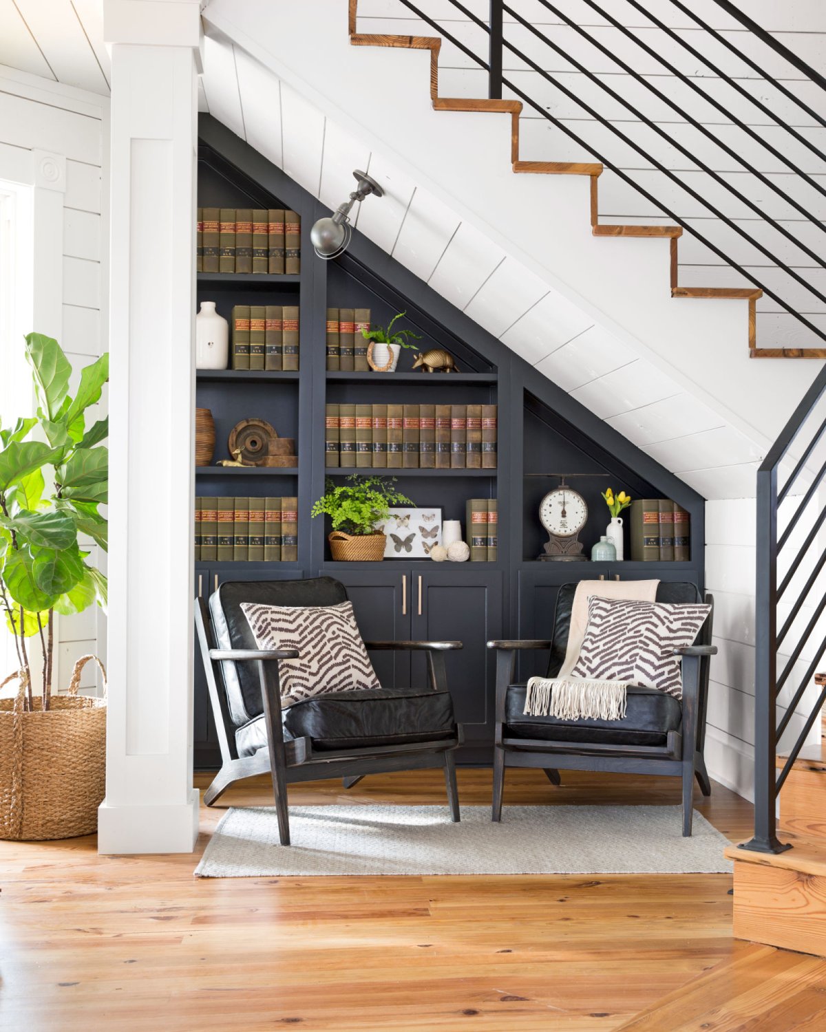 Шкаф под лестницей