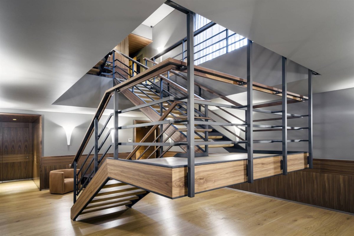 Лестница в стиле Хай тек