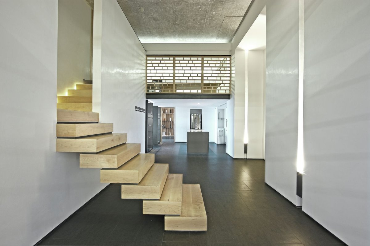 Лестница в офисе