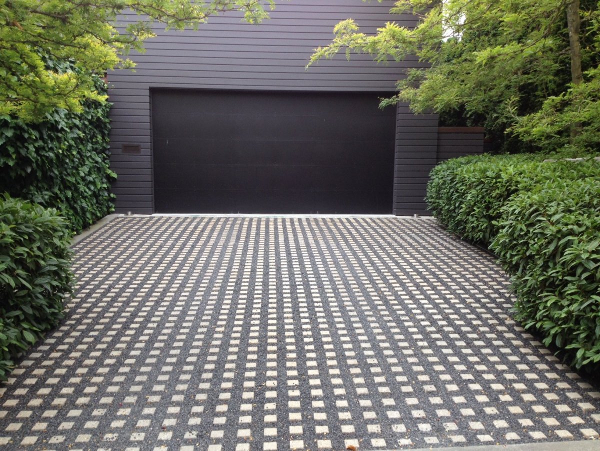 Тротуарная плитка в гараже