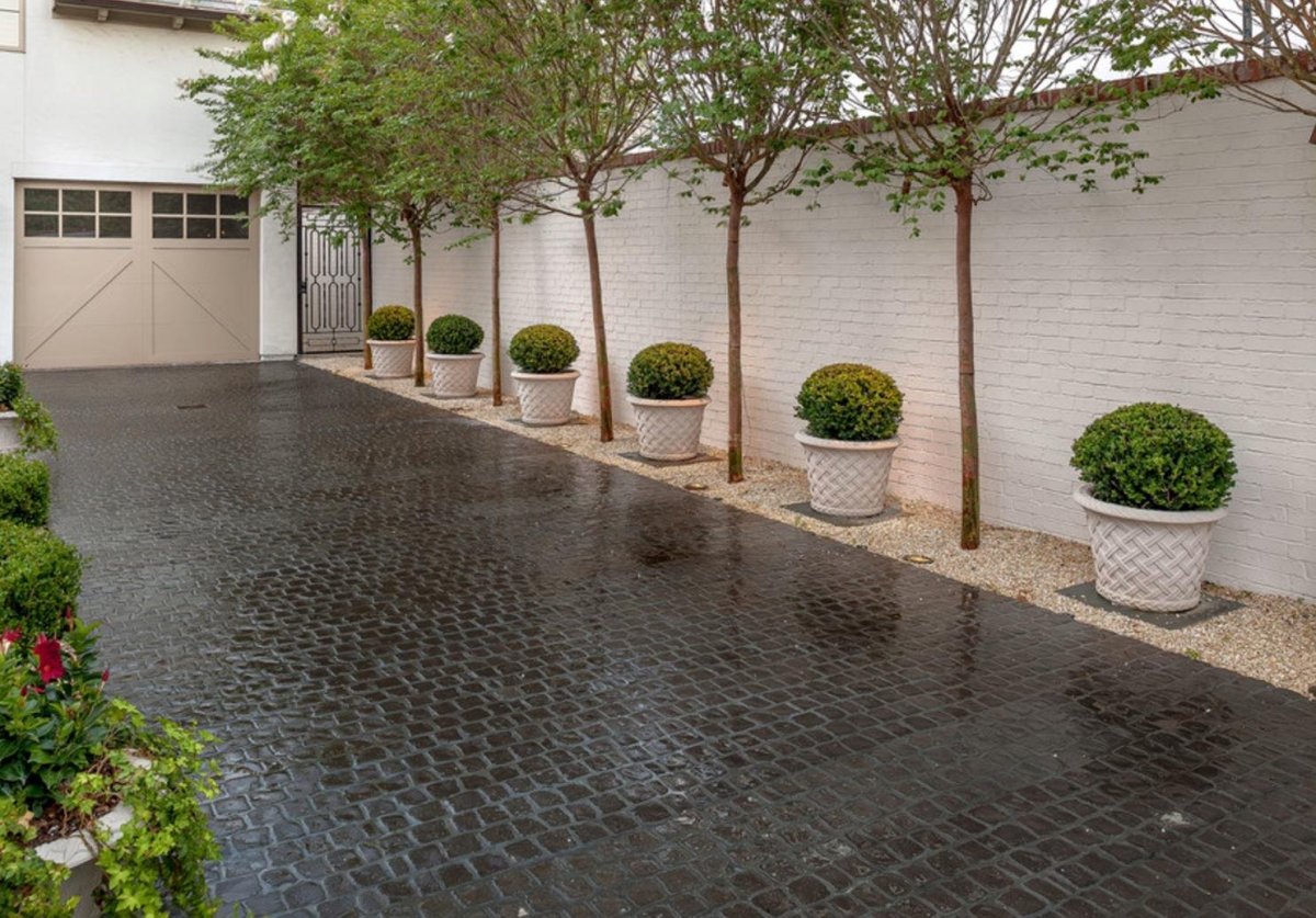 Благоустройство перед забором