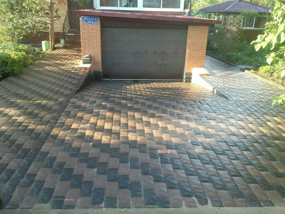Плитка под машину во дворе