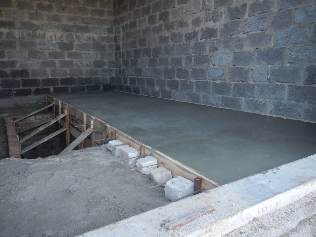 Бетонирование пола в гараже