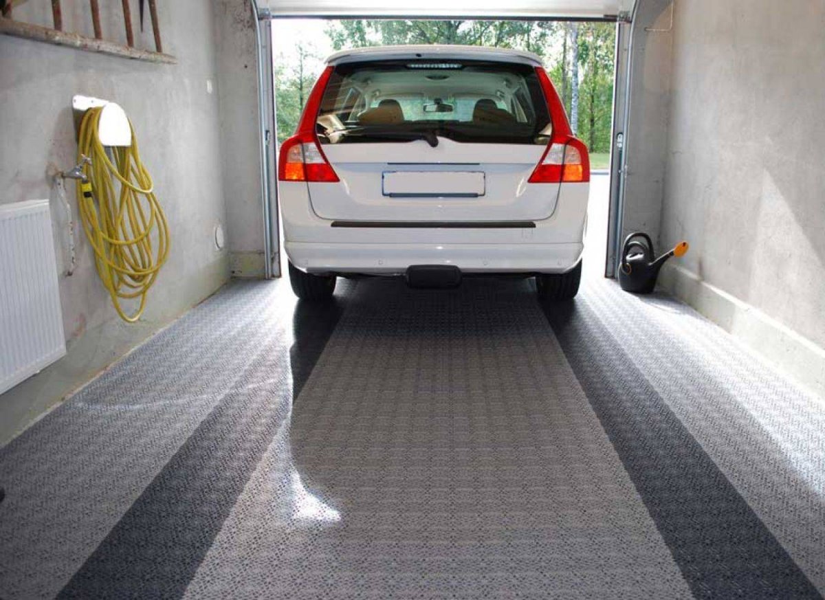 Керамогранит в гараже