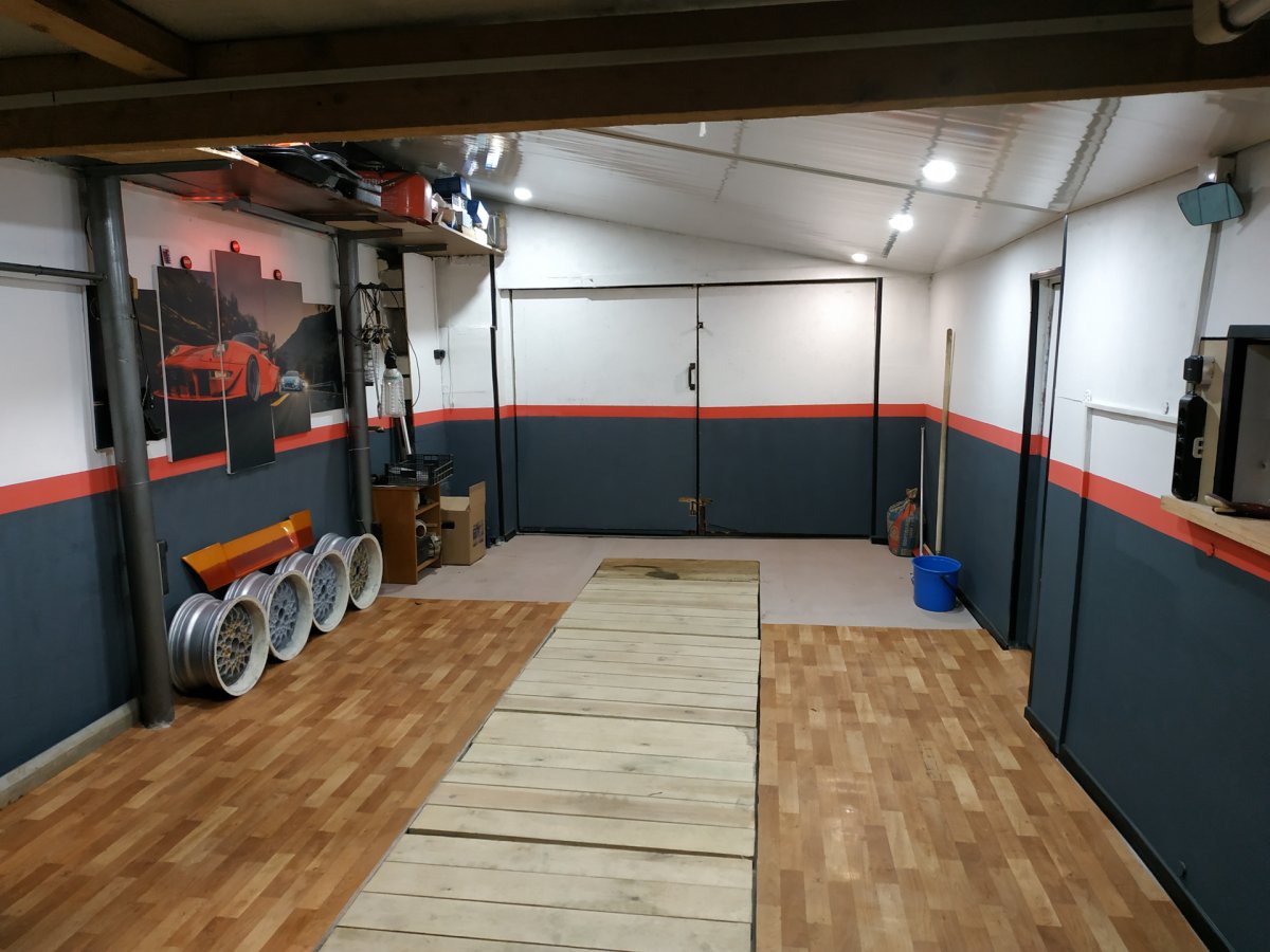 Интерьер гаража в частном доме