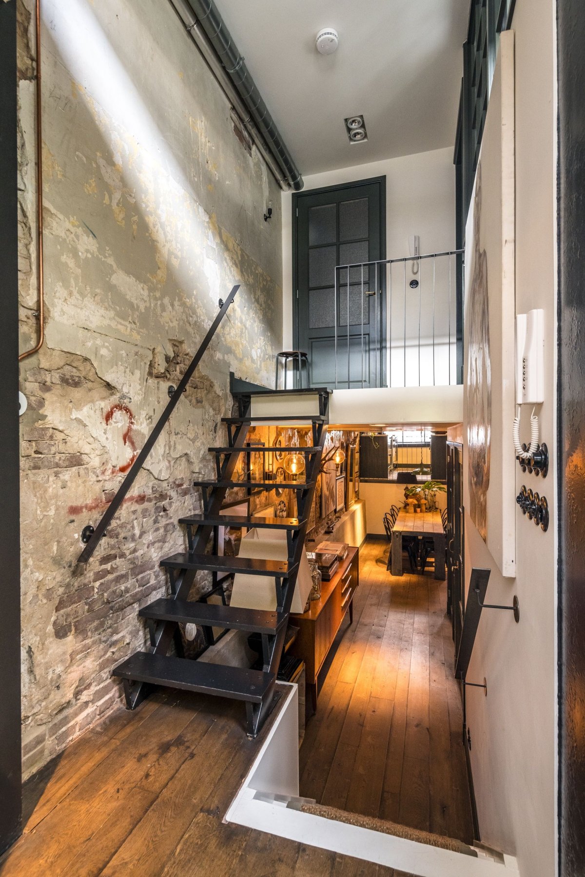 Гараж в стиле лофт и индустриал