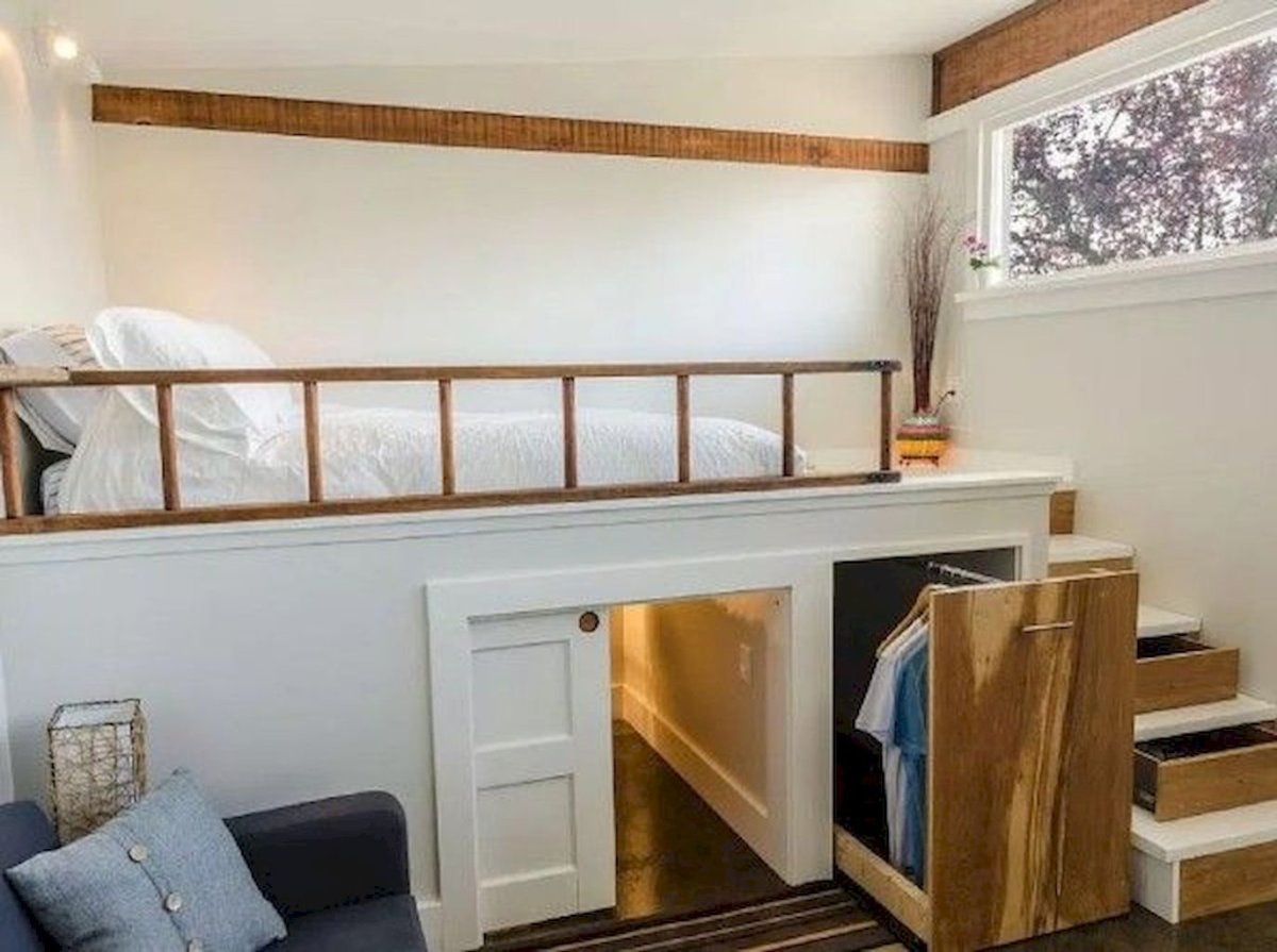 Комната с антресолью