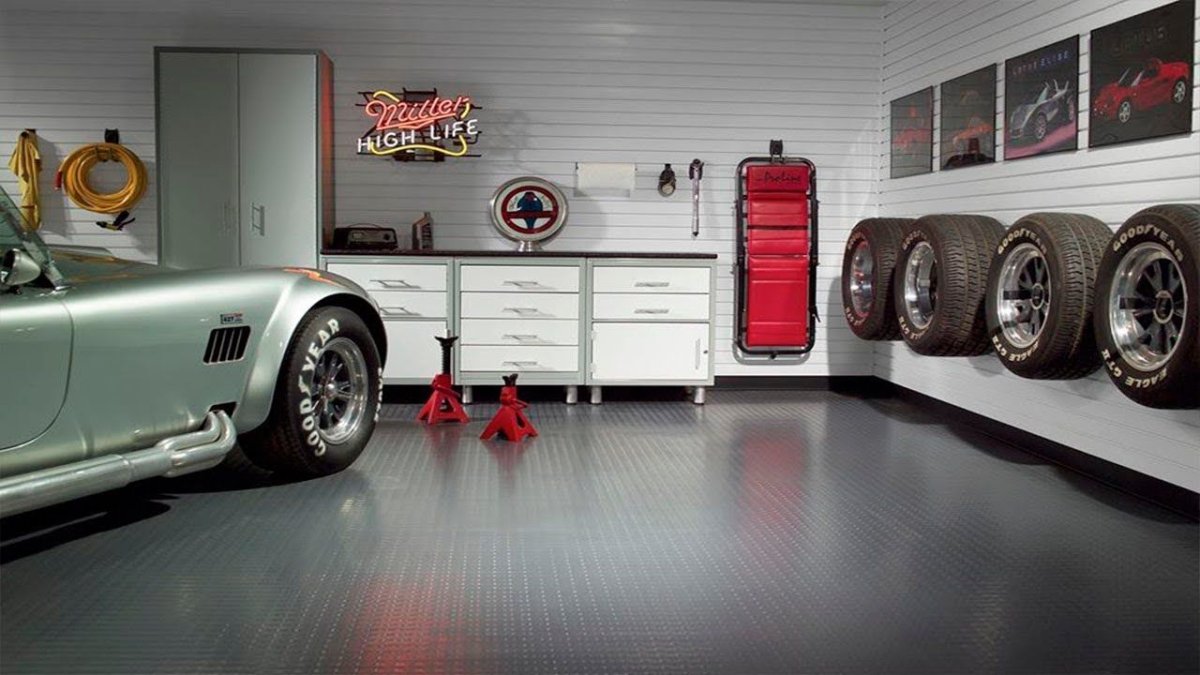 Интерьер гаража