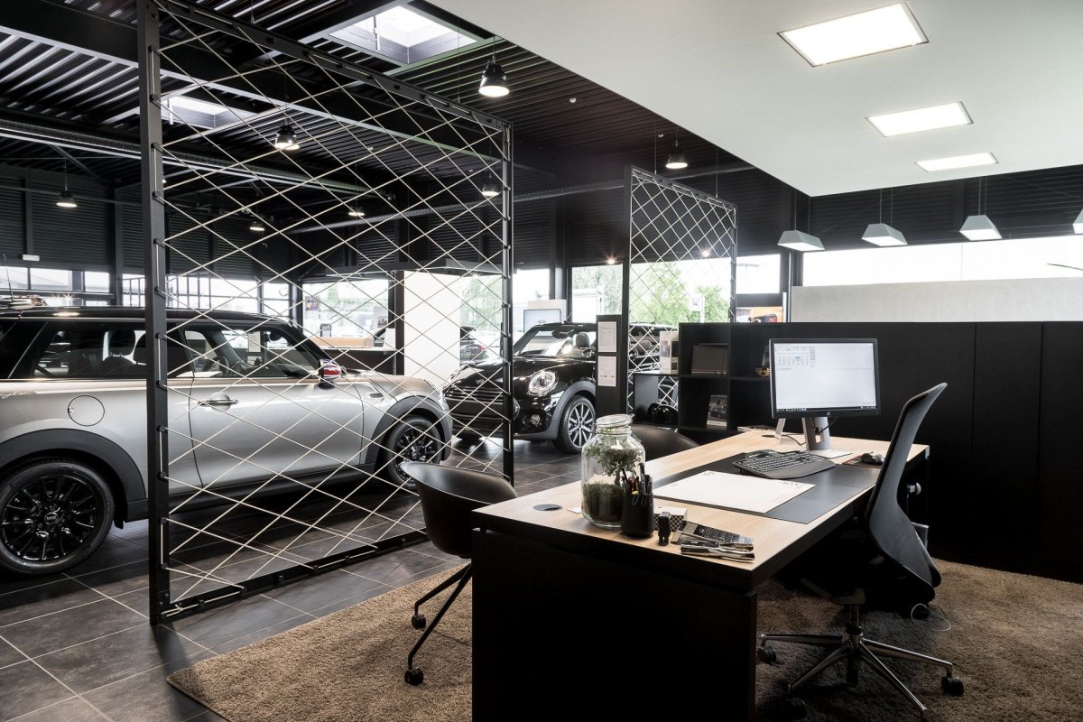 Автосалон с мастерской