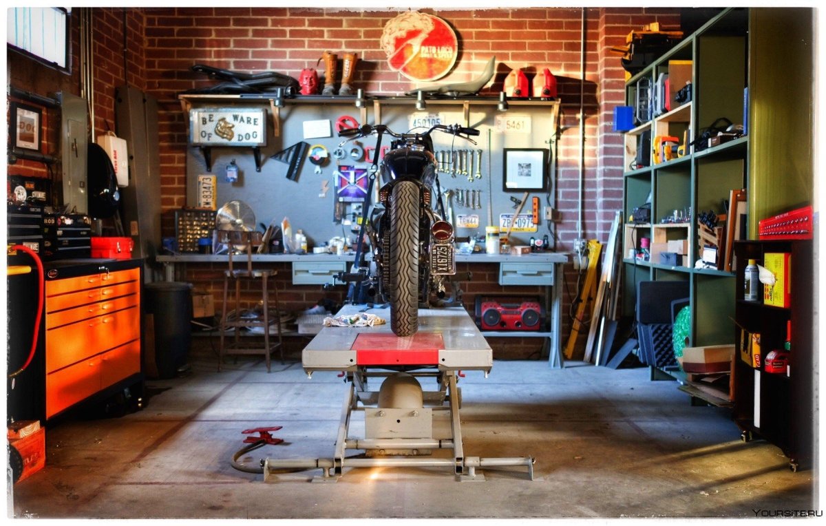 Интерьер мастерской в гараже