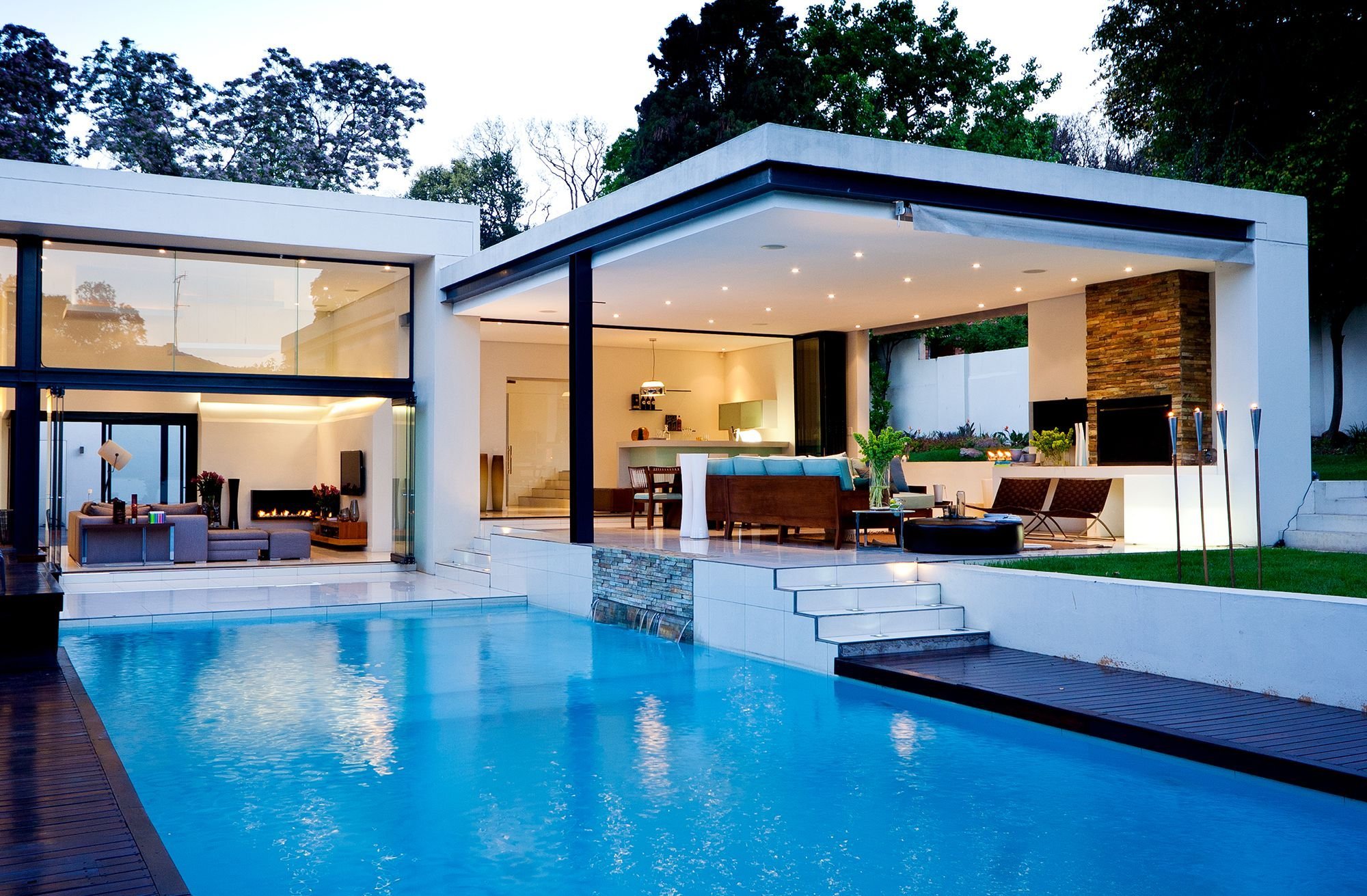 Большие красивые дома с бассейном