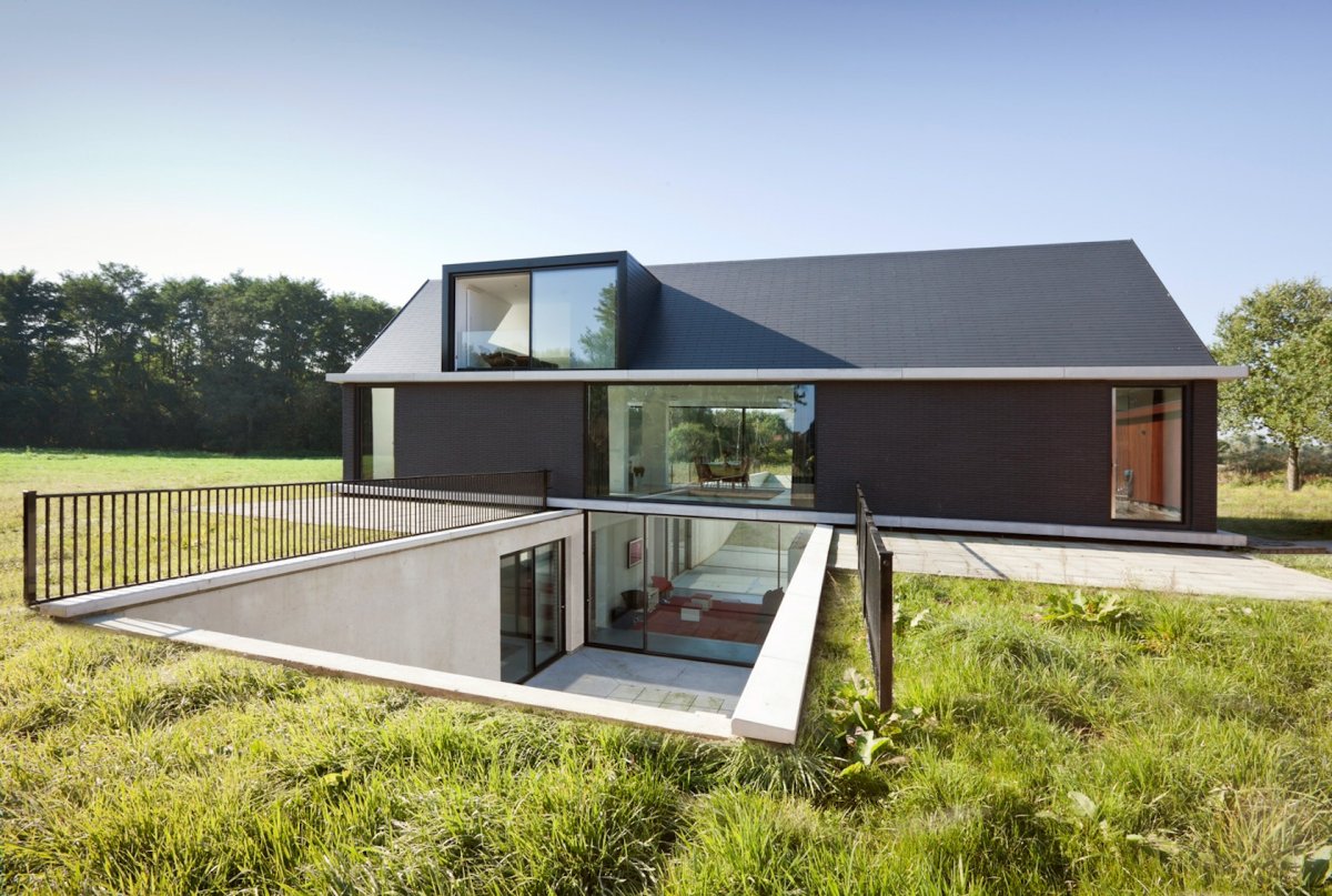 Barn House на склоне