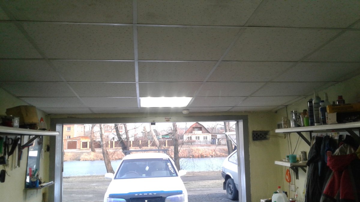 Армстронг в гараже
