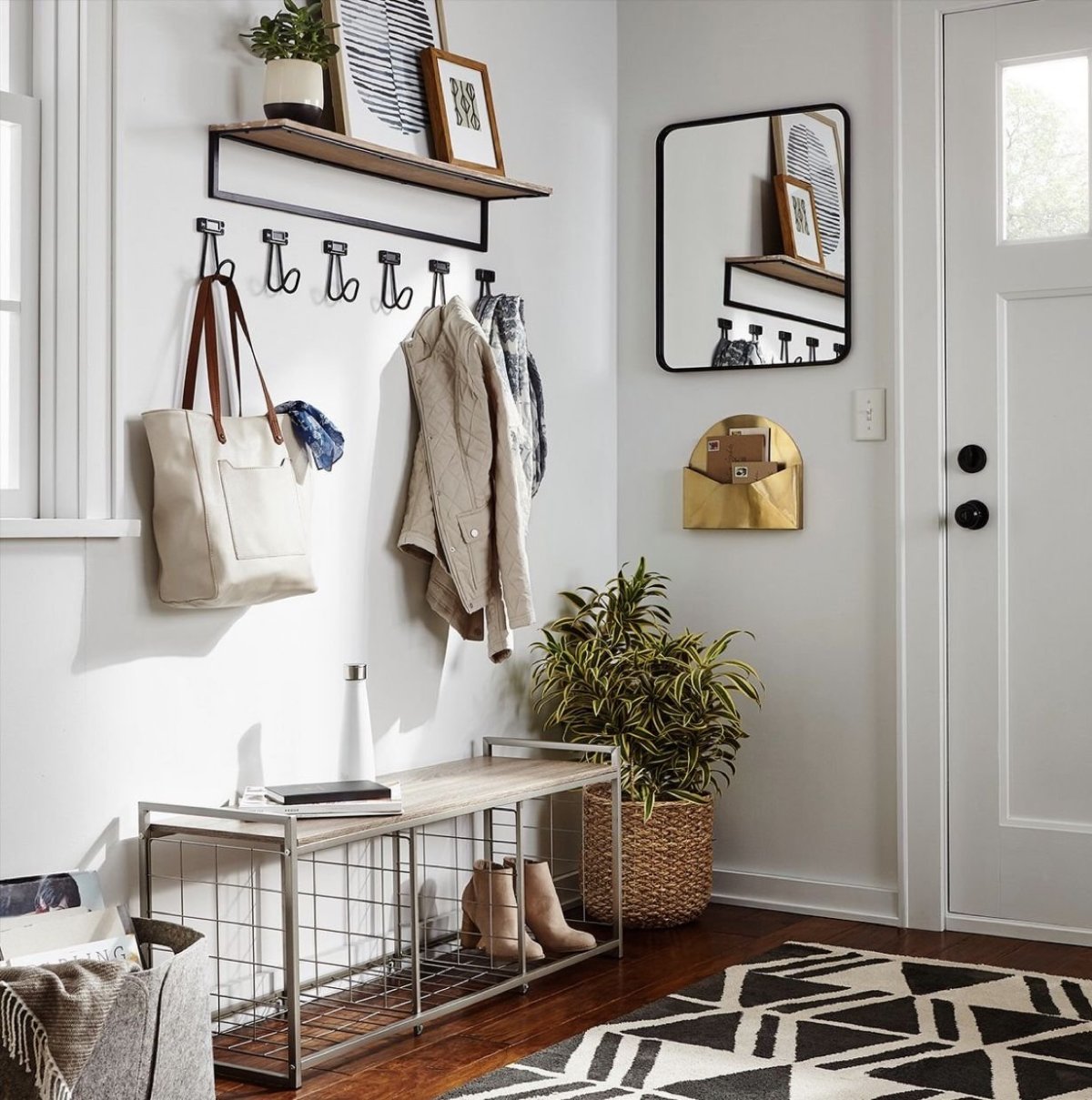 Декор маленькой прихожей