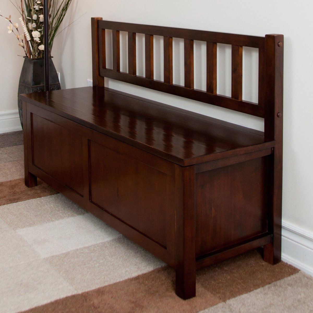 Деревянная скамейка в прихожую