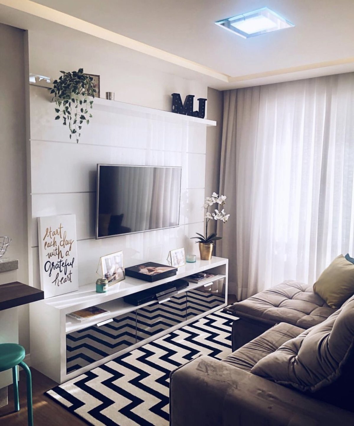 Маленькая гостиная в современном стиле