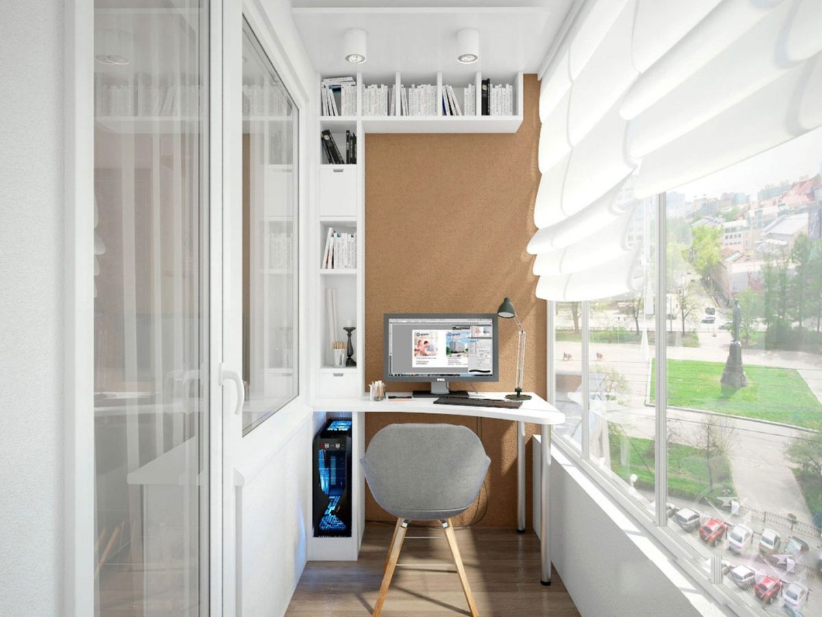 Компьютерный стол на лоджии