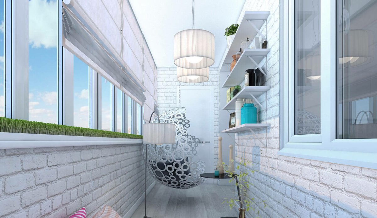 Кирпичный застекленный балкон