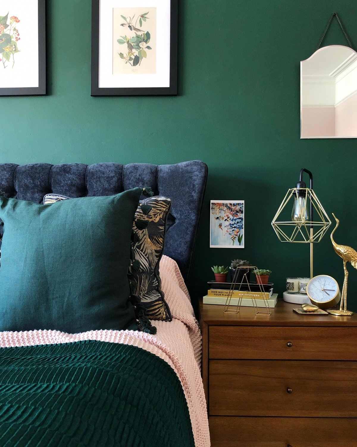 Зеленые стены в спальне