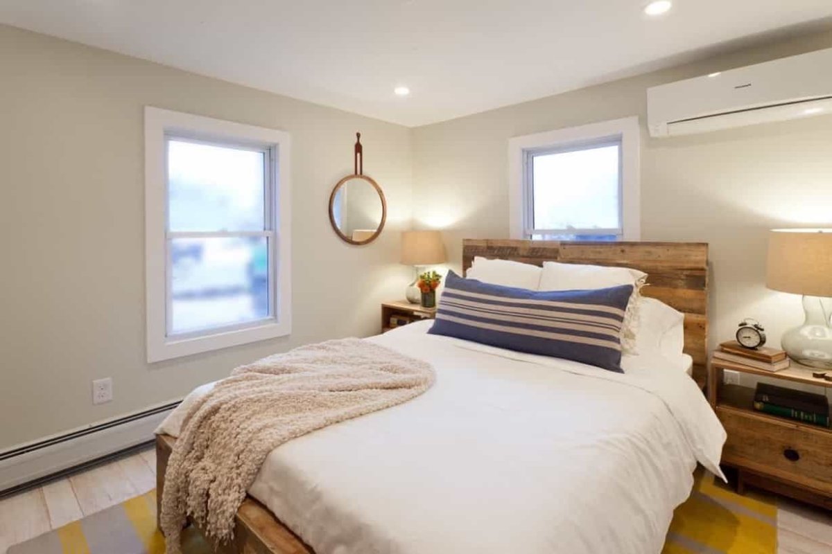 Кондиционер в интерьере спальни