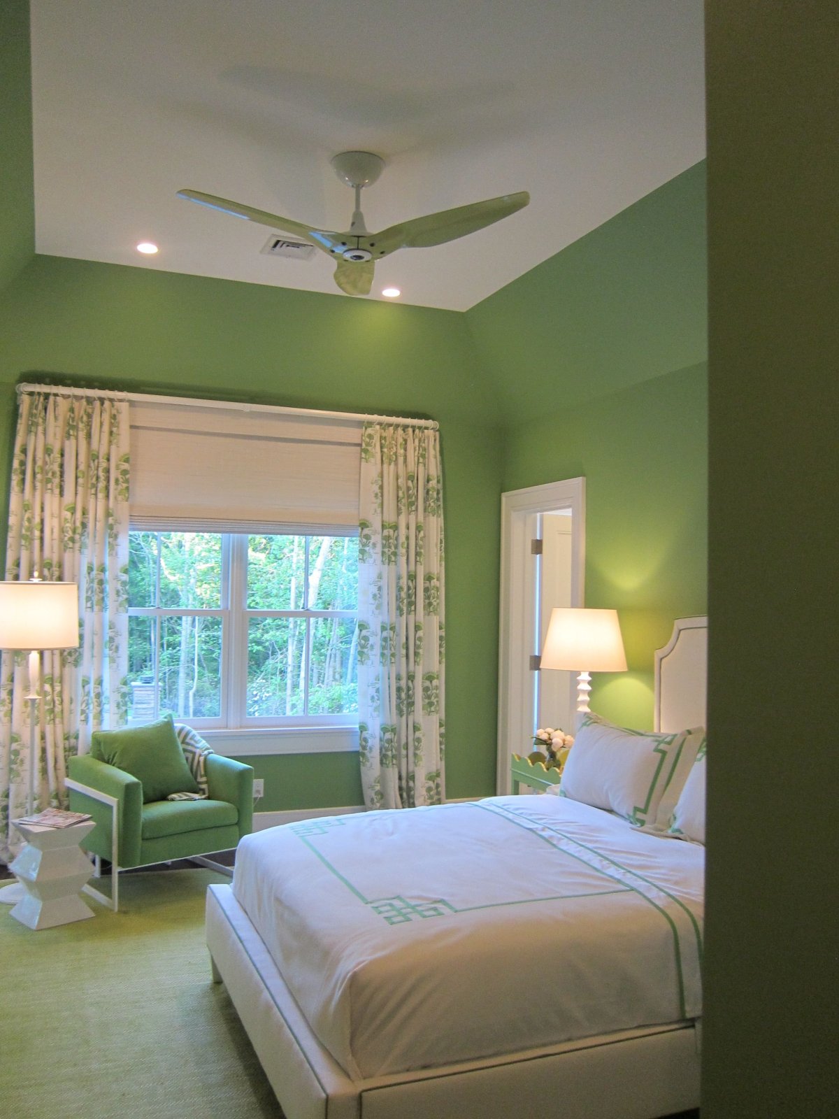 Спальня в зеленом стиле