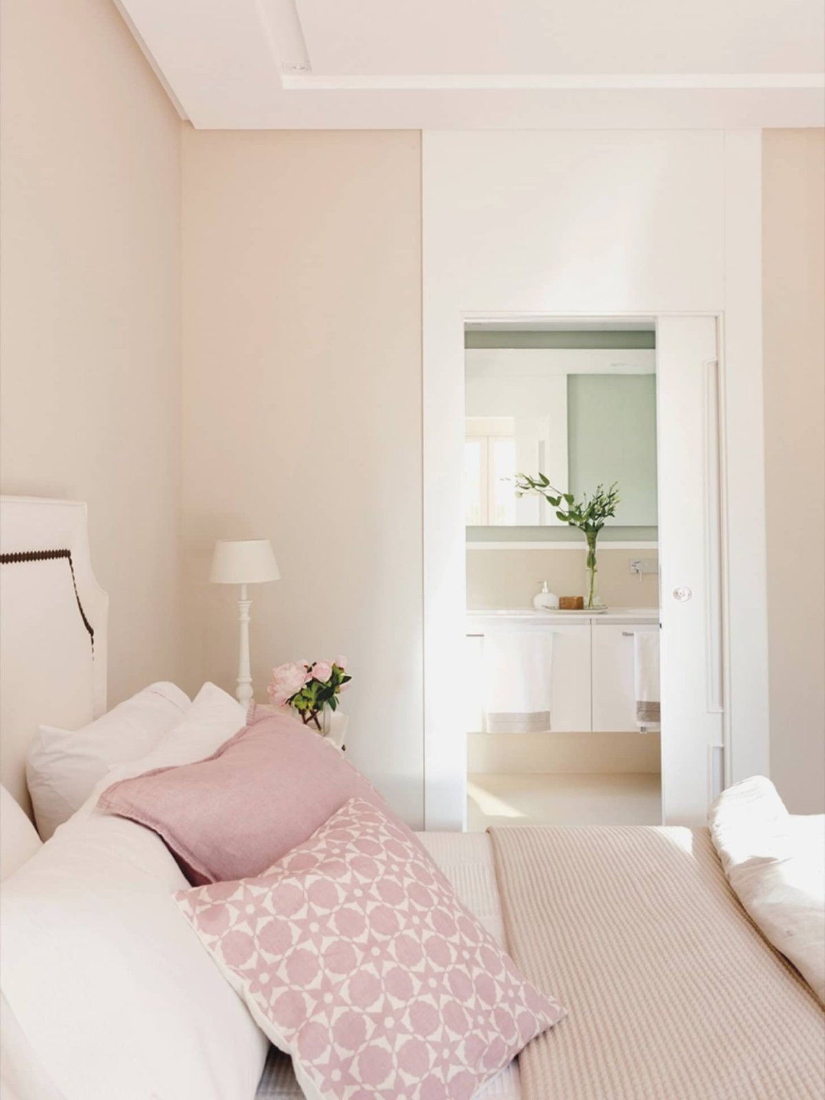 Интерьер светлой комнаты