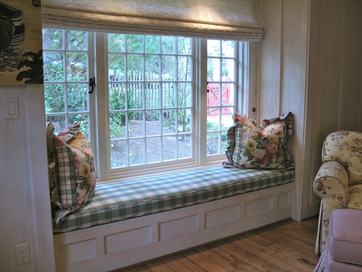 Подоконник лежанка