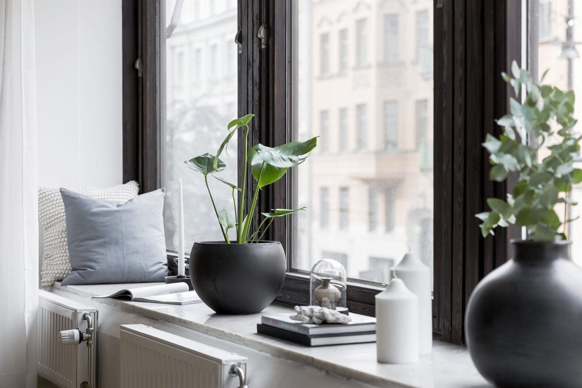 Декор подоконника в гостиной