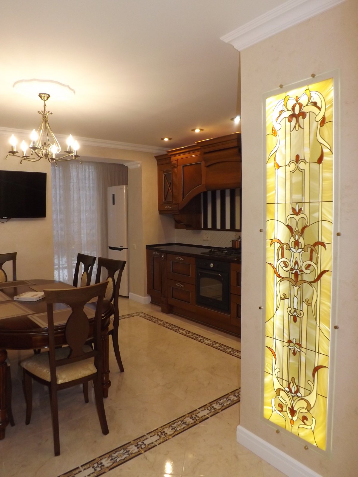 Витражи в интерьере кухни
