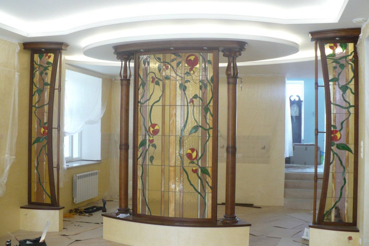 Витраж в интерьере квартиры