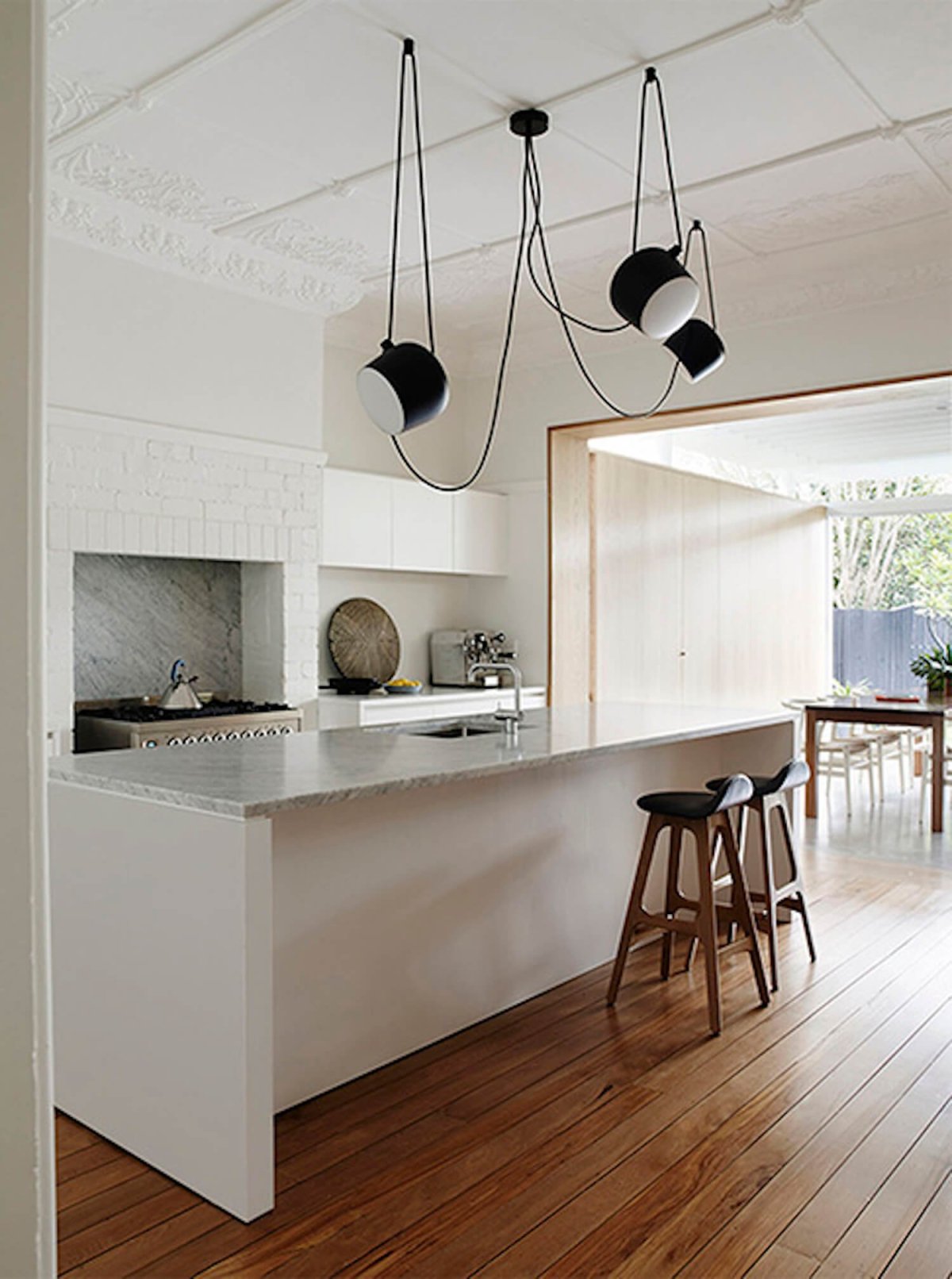 Светильник паук на кухне