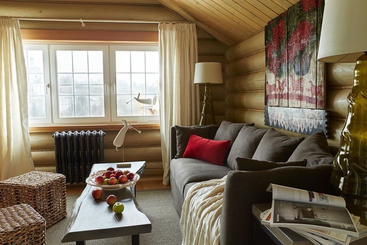 Маленькая гостиная в дачном доме