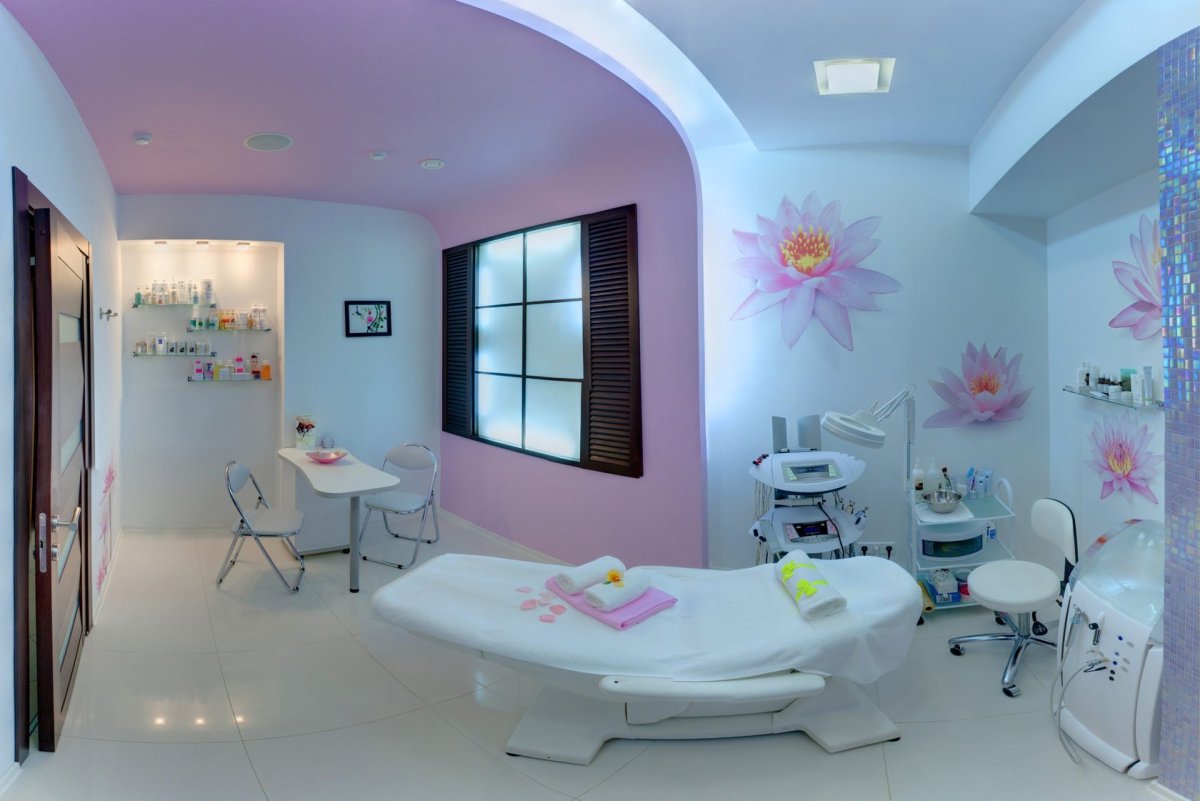 Фиолетовый кабинет косметолога