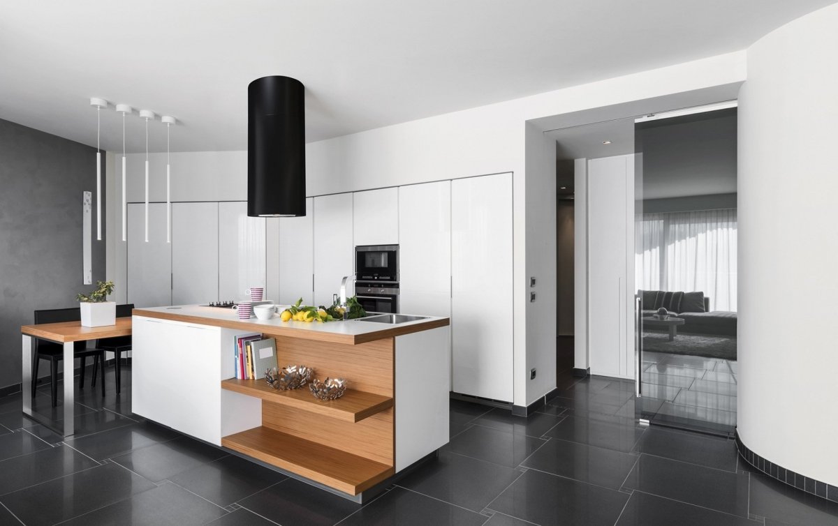 Черная островная вытяжка в интерьере