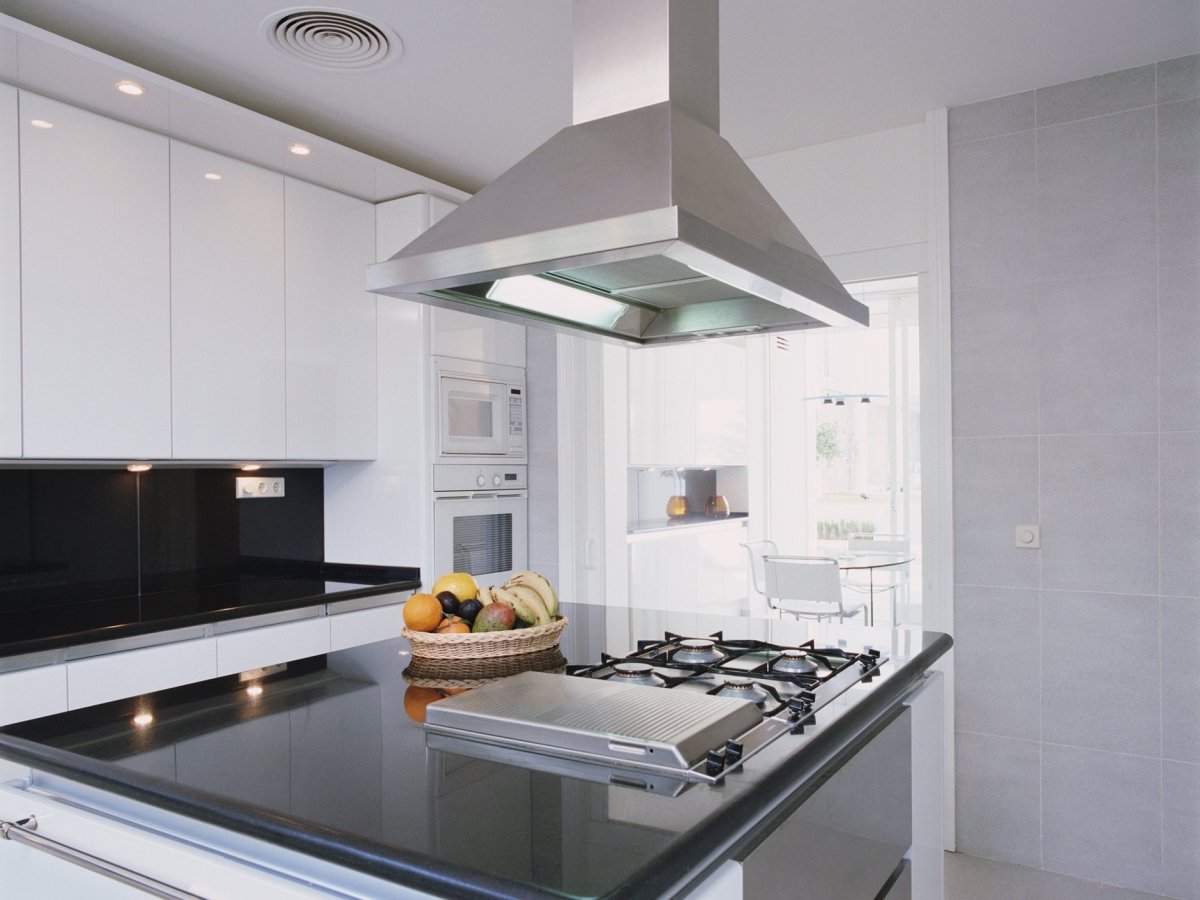 Вытяжка островная Smeg keiv90e