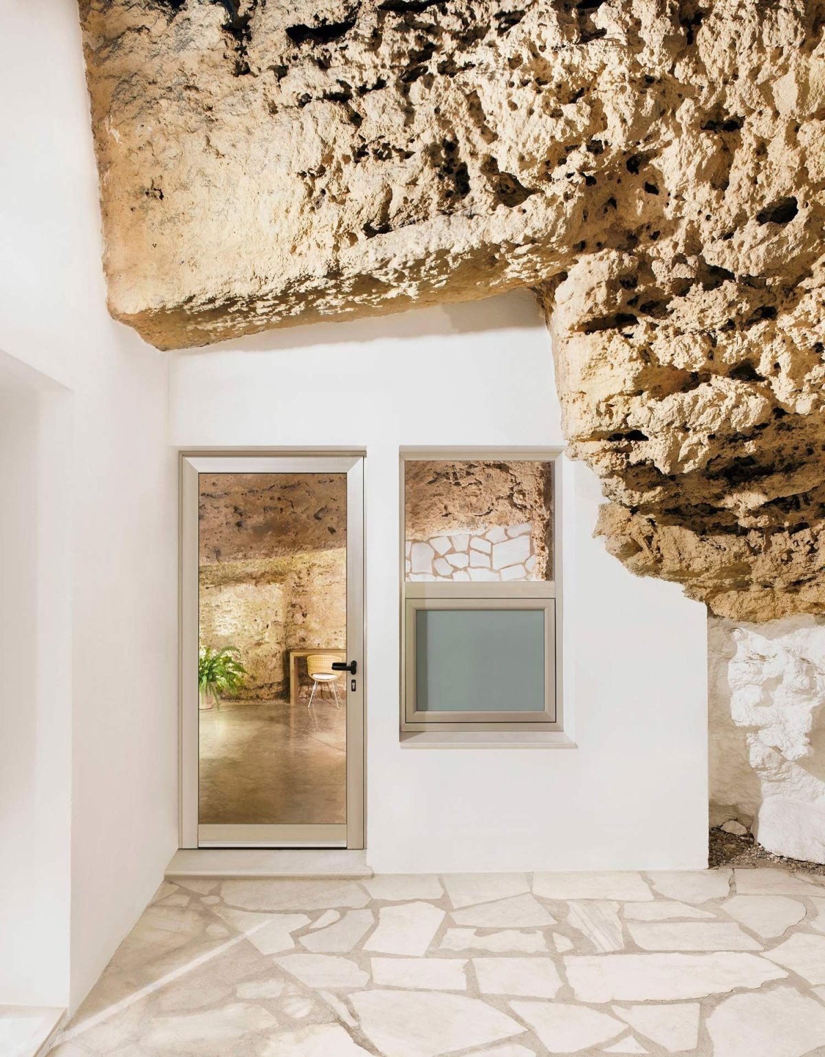 Cave House в Испании