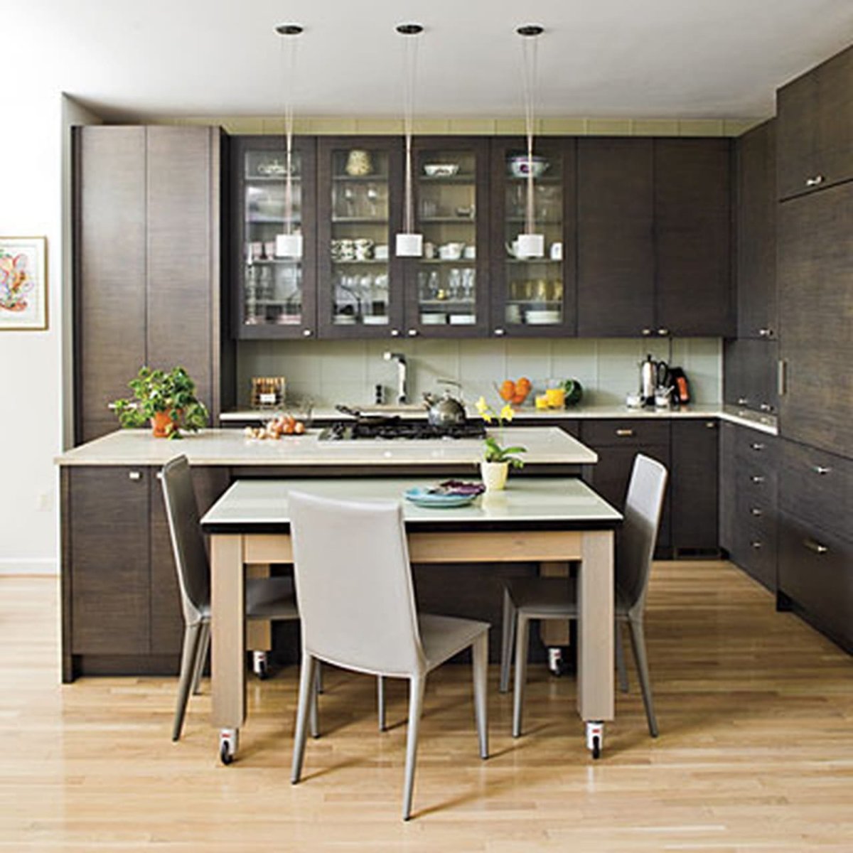 Кухонный остров со встроенным столом