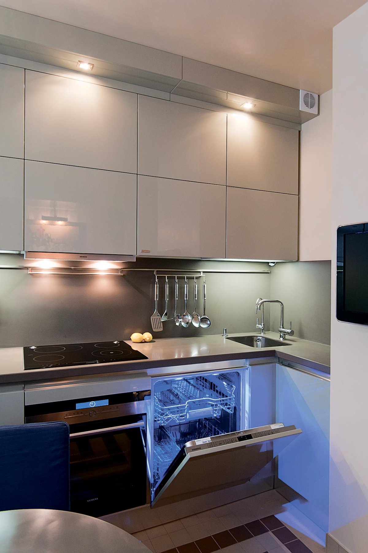 Верхние шкафы для кухни до потолка