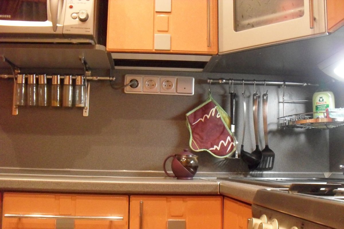 Розетки над кухонной столешницей